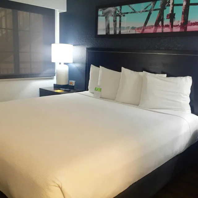 غرفة بسرير كوين مع أريكة لذوي الإعاقة، Hyatt House Los Angeles/Lax/Manhattan Beach 2/4