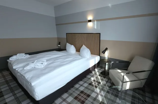 غرفة قياسية بإطلالة على الفناء مفردة بسرير كوين، MEDIAN HOTEL HANNOVER LEHRTE 6/9