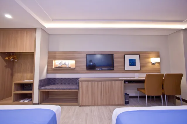 جناح ركني بسريرين كوين، Crown Regency Hotel Makati 1/4