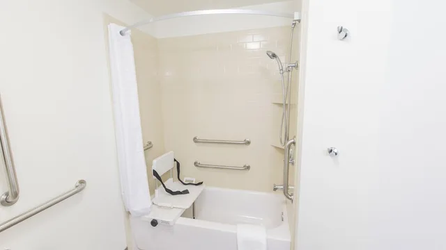 1 Bedroom, Suite, King Bed, Accessible, CANDLEWOOD SUITES OVERLAND PARK 3/4