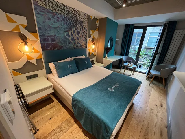 غرفة عائلية بسرير مزدوج وسريرين منفصلين، Royal Galata Hotel 2/2