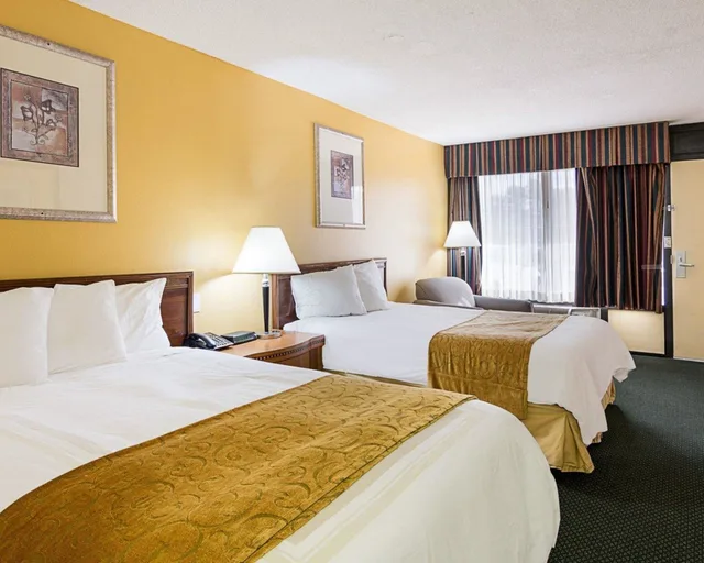 غرفة بسريرين مزدوجين، Days Inn & Suites by Wyndham Williamsburg Colonial 1/10
