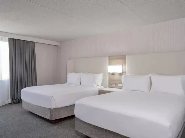 غرفة بسريرين مزدوجين لذوي الإعاقة، Crowne Plaza Indianapolis Airport 1/4