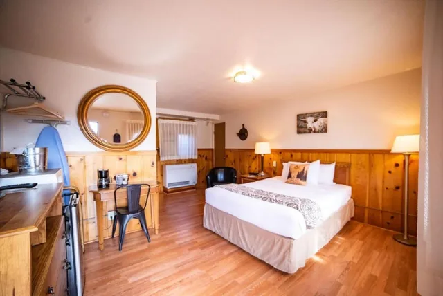 غرفة بسرير كوين، Alpine Trail Ridge Inn 1/5