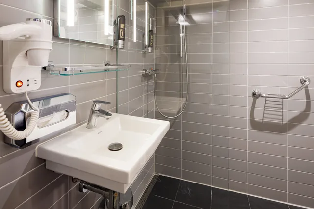غرفة مفردة، Hotel CC 4/15