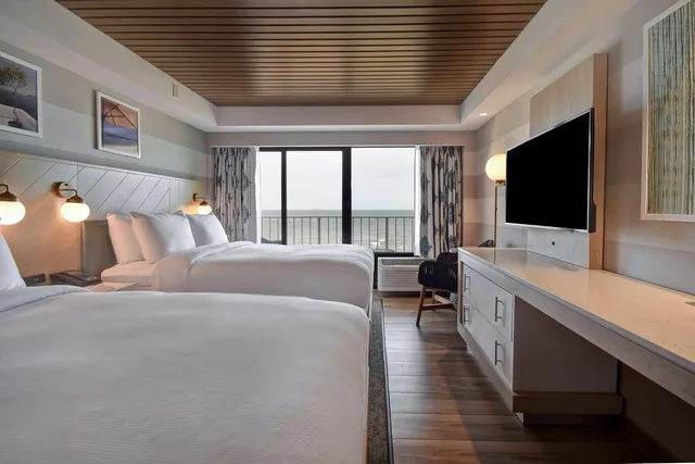 Room, 2 Double Beds, Ocean Front, Balcony، Doubletree By Hilton Virginia Beach Oceanfront South 1/3