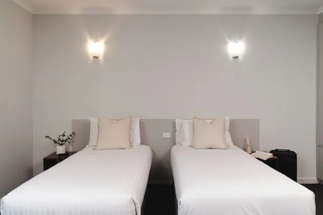 2 Bedrooms, Open Plan, Apartment, Queen and Twin Beds، ABODE NARRABUNDAH 3/8