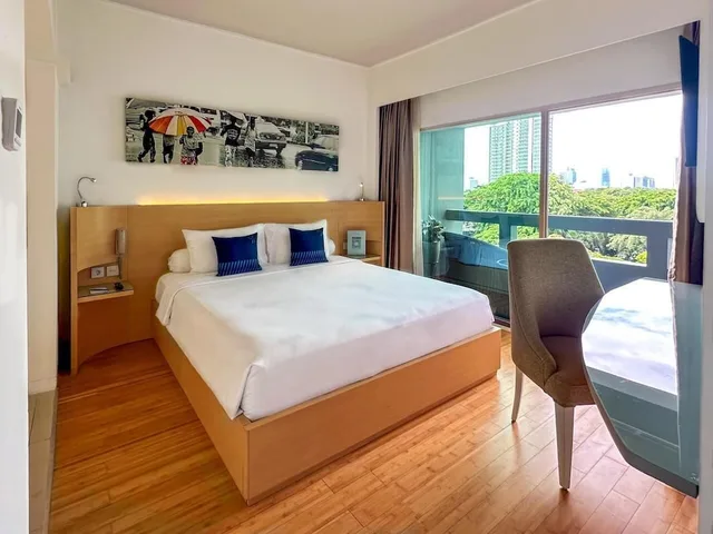 غرفة ديلوكس بسرير كينج بإطلالة على المدينة بشرفة، Cityloog Hotel Tebet Jakarta 1/1