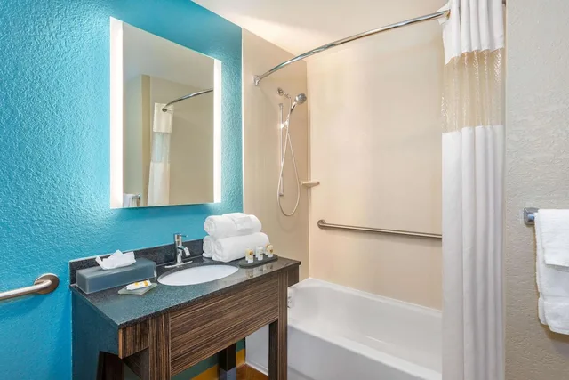 غرفة ديلوكس بسرير كينج لذوي الإعاقة، La Quinta Inn & Suites by Wyndham Sebring 5/5