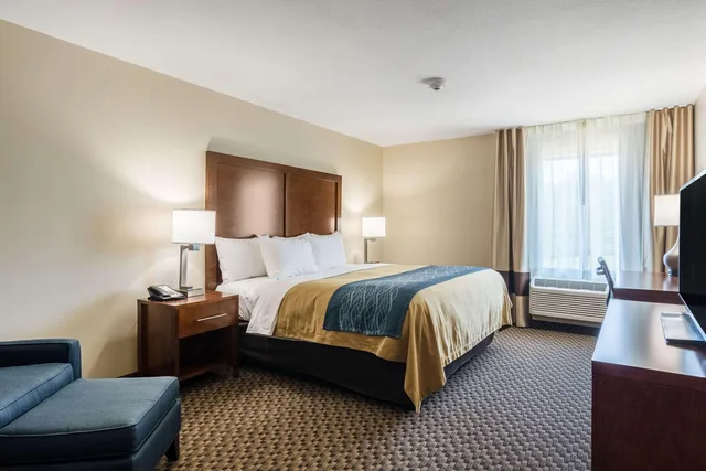 جناح بسرير كينج، Comfort Inn Edwardsville - St. Louis 1/3