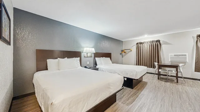جناح بسريرين كوين، Red Lion Inn & Suites Olathe Kansas City 3/6