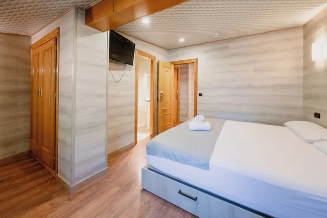 غرفة قياسية بسرير مزدوج، Cal Ruiz Hotel 6/10