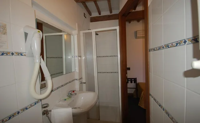 غرفة قياسية بسرير مزدوج، Leonardo Hotel 3/3