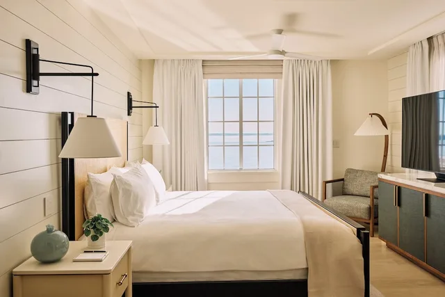 Room, King Bed, Water Front، The Cooper 1/3