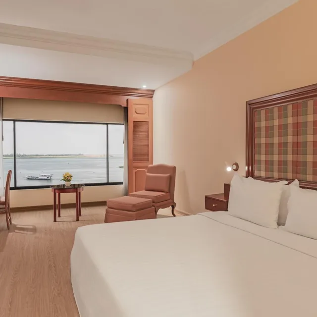 Executive, Suite, King Bed, Cambodiana Hotel 4/10