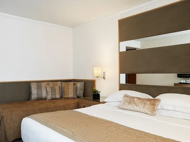 غرفة سوبيريور ثلاثية بثلاثة أسرّة بإطلالة على المدينة، Galaxy Hotel Iraklio 1/4