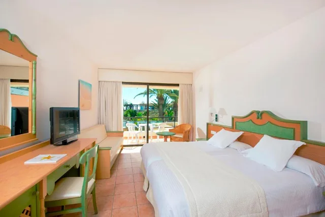 غرفة ثلاثية بإطلالة على البحر، Iberostar Waves Playa Gaviotas 1/3