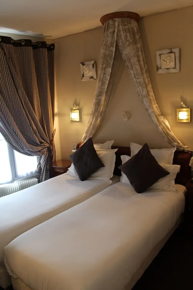 غرفة سوبيريور بسرير مزدوج أو سريرين منفصلين، HOTEL DE LA MOTTE PICQUET 2/3