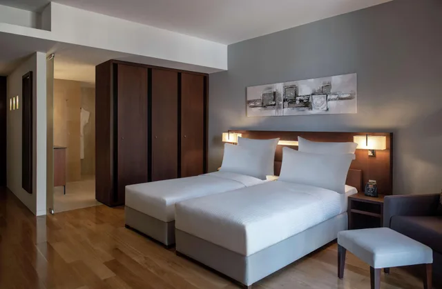 جناح تنفيذي بسرير كينج بغرفتي نوم، Hilton Beirut Downtown 3/6