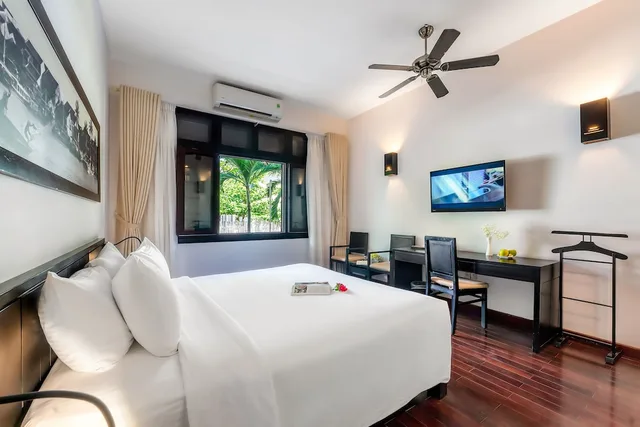 غرفة كلاسيكية بسرير كينج بإطلالة على المدينة، Hoi An Historic Hotel 2/8