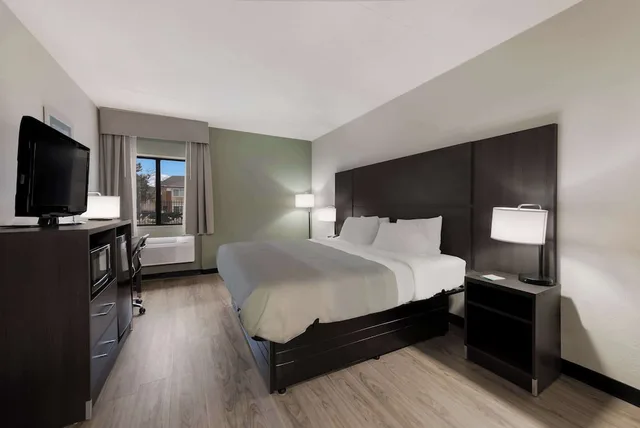 غرفة قياسية بسرير كينج، Quality Inn Merriam Kansas City 1/10