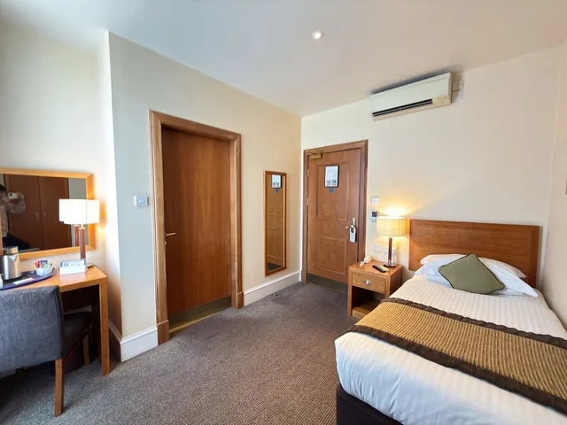 غرفة مفردة بسرير فردي، Angus Hotel 4/7