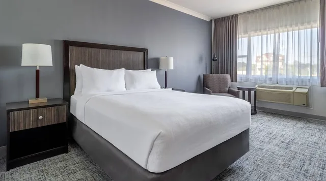 غرفة قياسية بسرير كينج، Inn on Prince Hotel and Conference Centre Truro 3/5