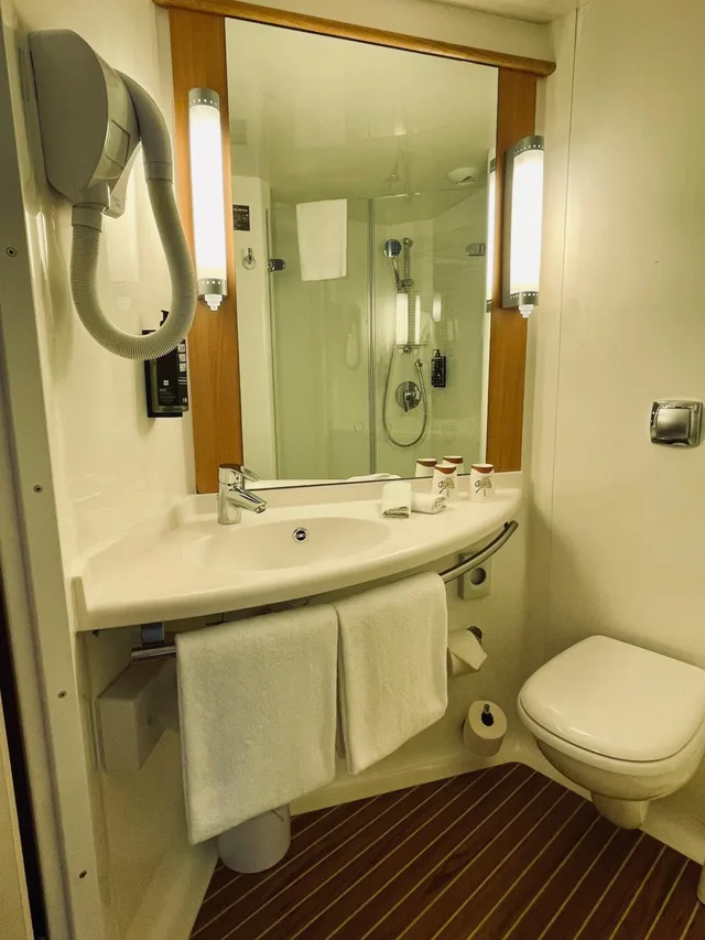 غرفة قياسية مفردة، ibis Lugano Paradiso 8/12