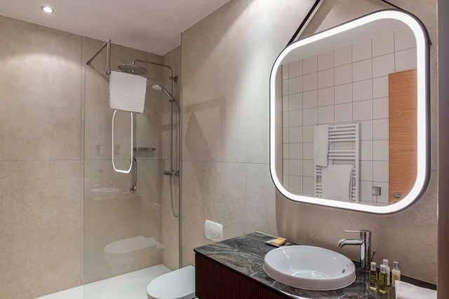 غرفة بسرير كينج بإطلالة، Hilton Cologne Hotel 3/5