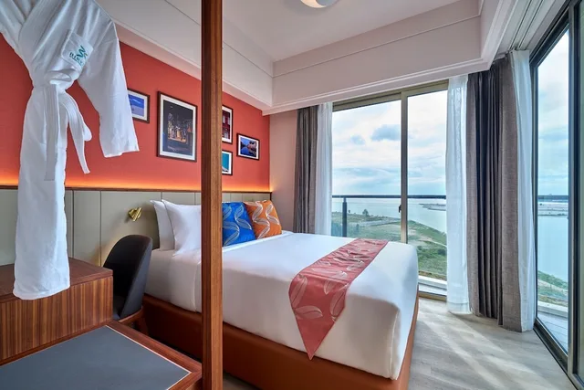 جناح بريميير بسرير كينج وسرير كوين بغرفتي نوم، Birkin International Hotel 2/4