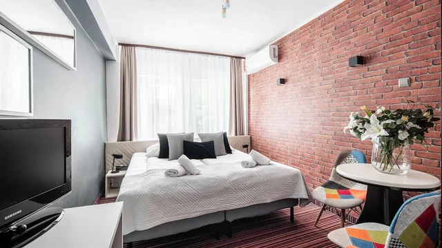 Room, Twin Beds, Delta Hotel 9/10