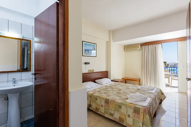غرفة بسرير مزدوج أو سريرين منفصلين بإطلالة على الجبل، Bali Beach and Sofia Village 2/3