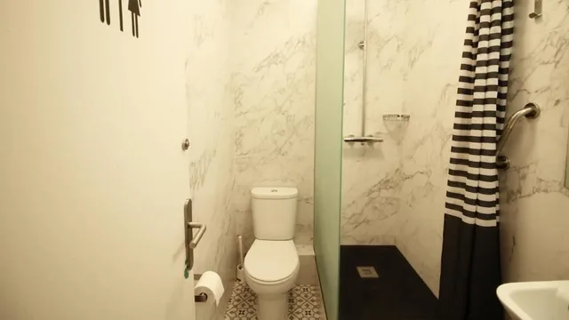 سكن مشترك مختلط قياسي بستة أسرّة بحمام مشترك، Hostal Paraiso 1/3