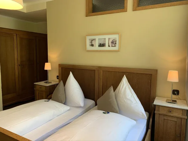 Standard, Twin Beds, Mosellandhotel Im Enderttal Zum Onkel Willi 2/4