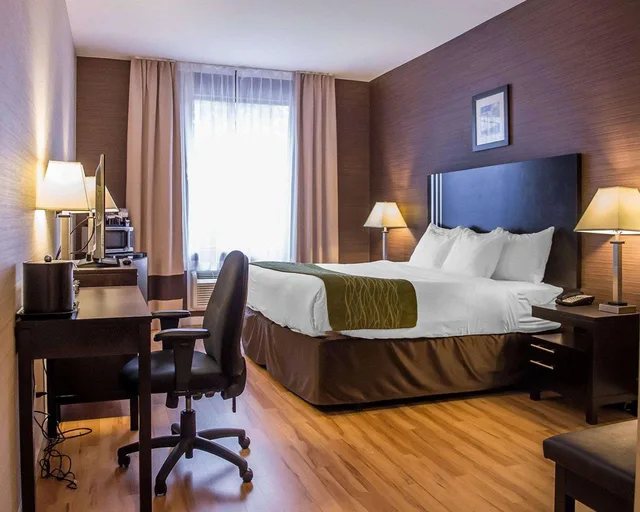 غرفة بسرير كوين، Comfort Inn Brockville, ON 3/3