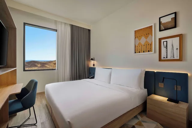 غرفة سوبيريور بسرير كينج، Hampton by Hilton Sharma NEOM Community 1 1/4