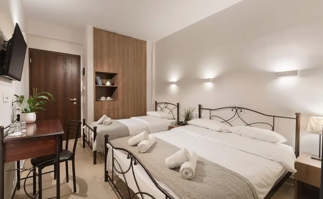غرفة بسرير كوين بإطلالة على البحر، Minavra Hotel 2/6