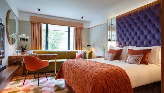 غرفة سيغنتشر بسرير كوين، Fitzwilliam Hotel 1/4