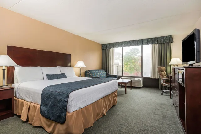 غرفة بسرير كينج لذوي الإعاقة، Wyndham Garden Williamsburg Busch Gardens Area 2/10