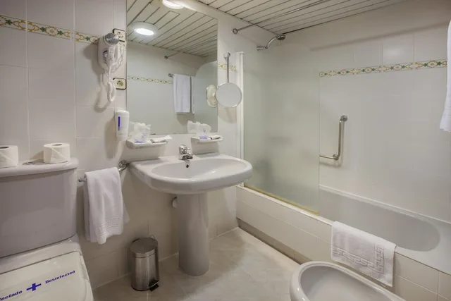 غرفة بسريرين منفصلين، Hotel Florida Formerly Best Western Hotel Florida 4/5
