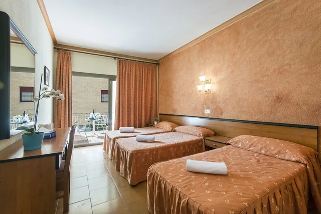 غرفة ثلاثية بثلاثة أسرّة، Hotel Marisol 6/10
