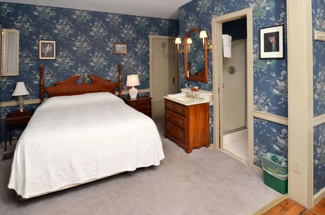 Churchill, Deluxe, Queen Bed, Private Bathroom، Duling Kurtz House and Country In 2/3