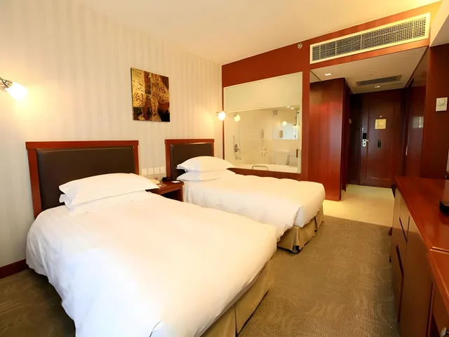 Special, Queen Bed، Landmark Towers 1/4