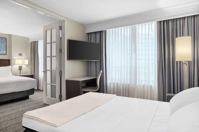 جناح بسرير كينج بغرفتين مع أريكة، Homewood Suites by Hilton Downers Grove Chicago IL 2/3