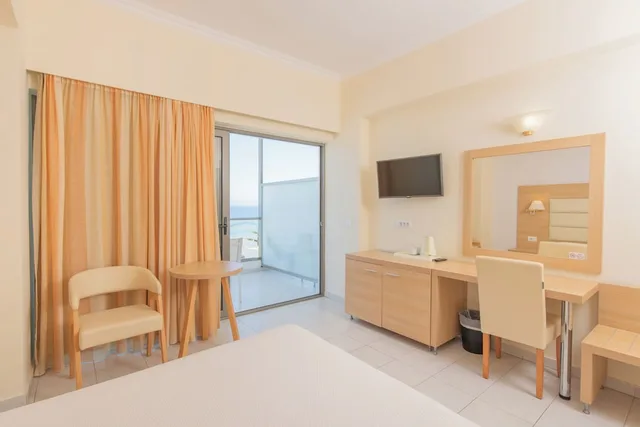 غرفة قياسية بسريرين منفصلين بإطلالة على البحر، Belair Beach Hotel 9/10