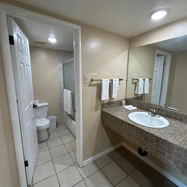 غرفة بسريرين كوين، Motel6 Selma, CA 8/10