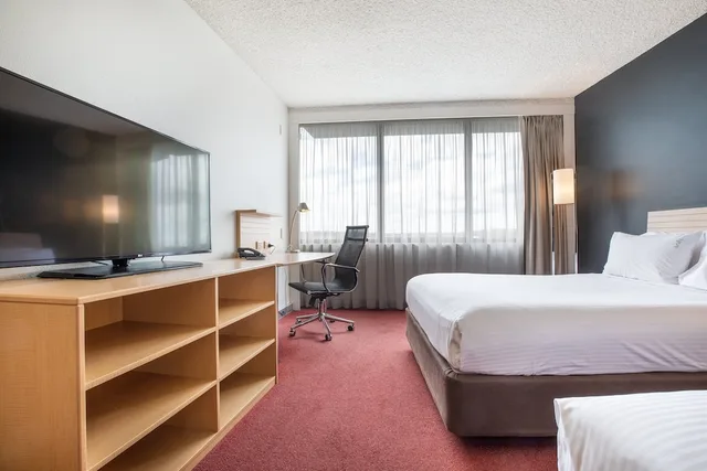 غرفة قياسية بسريرين مزدوجين، Holiday Inn Melbourne Airport 5/8