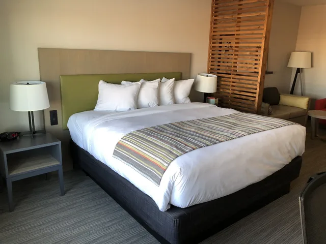 جناح بسريرين كوين بغرفة نوم واحدة مع أريكة، Country Inn & Suites By Radisson, Page, Az 3/6