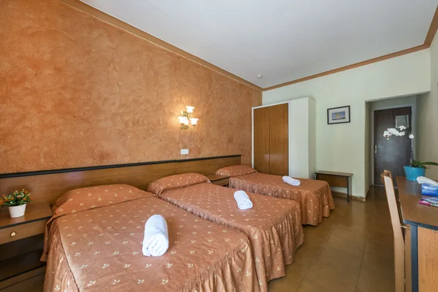غرفة ثلاثية بثلاثة أسرّة، Hotel Marisol 9/10