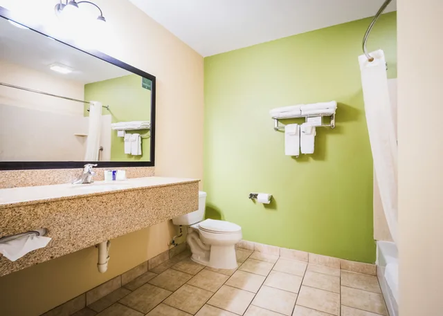 Standard, Queen Bed, Sleep Inn & Suites Bakersfield North 3/4